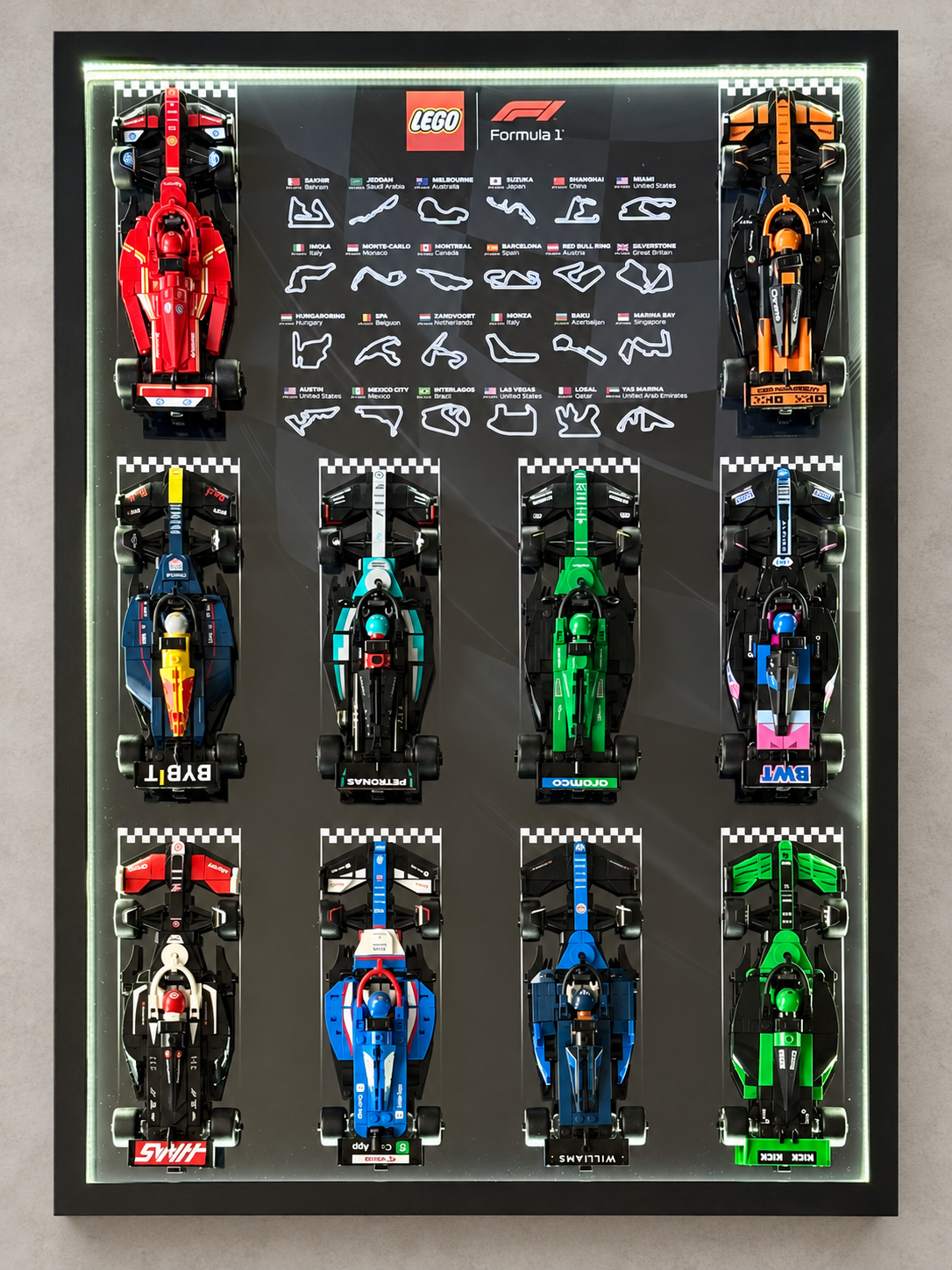 Cadre LED LEGO F1 Speed Champions, variante Noir, vue de face éclairée