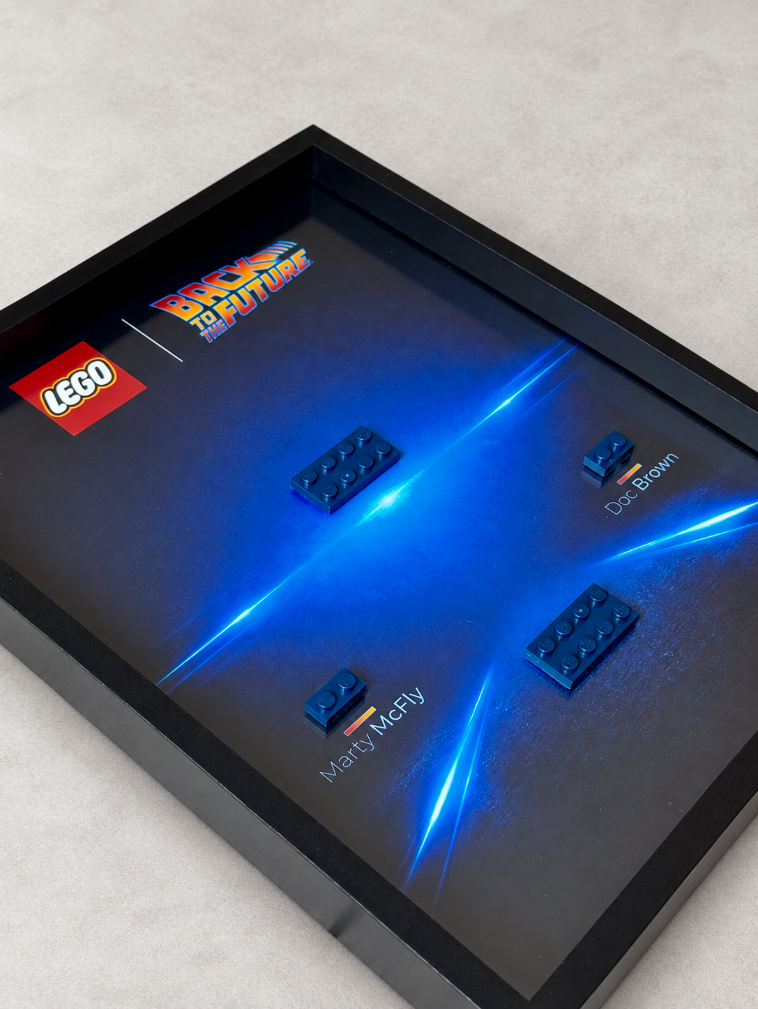 Cadre LEGO DeLorean Back to the Future vide avec fixations, vue inclinée