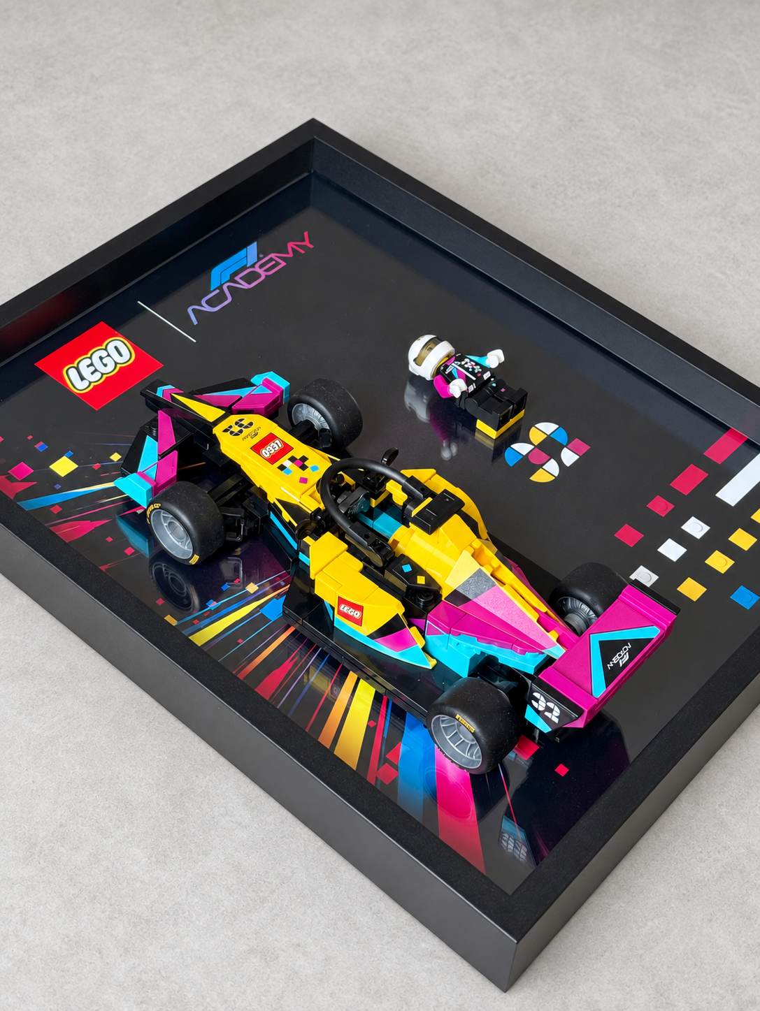 Cadre LEGO F1 Academy assemblé, vue inclinée