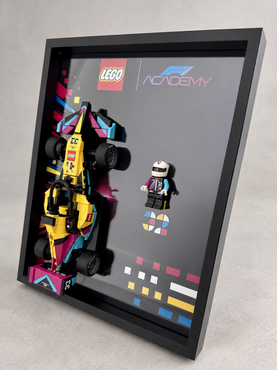 Cadre LEGO F1 Academy assemblé, vue de détail inclinée