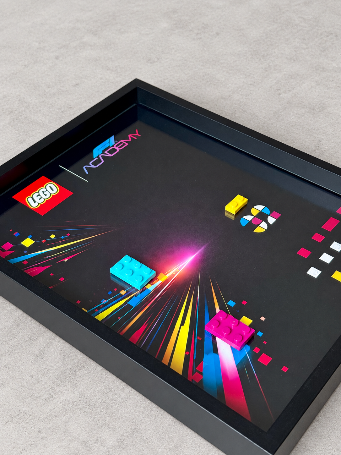 Cadre LEGO F1 Academy vide avec fixations, vue inclinée