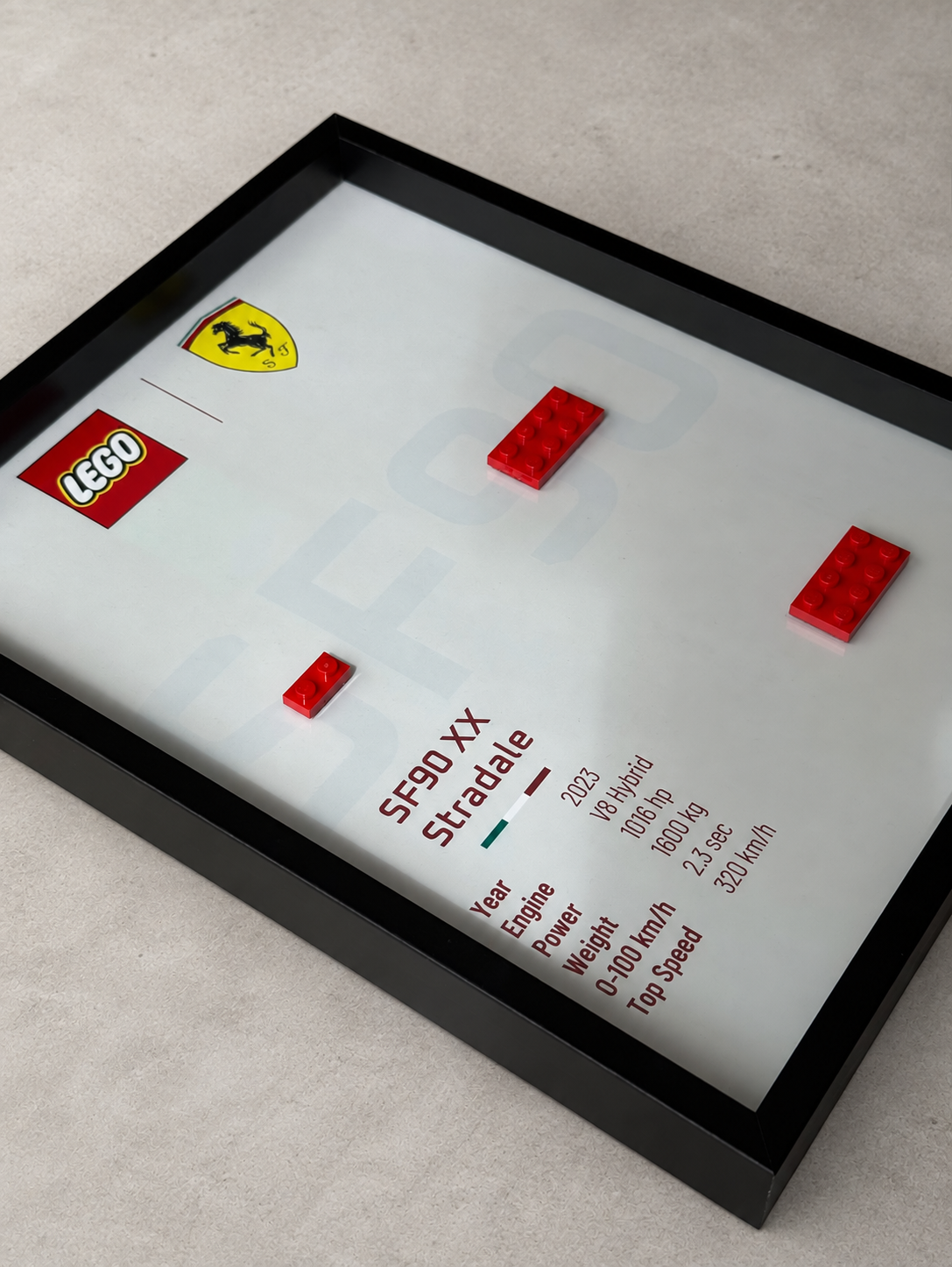 Vue en perspective des fixations du cadre LEGO Ferrari SF90 XX Stradale