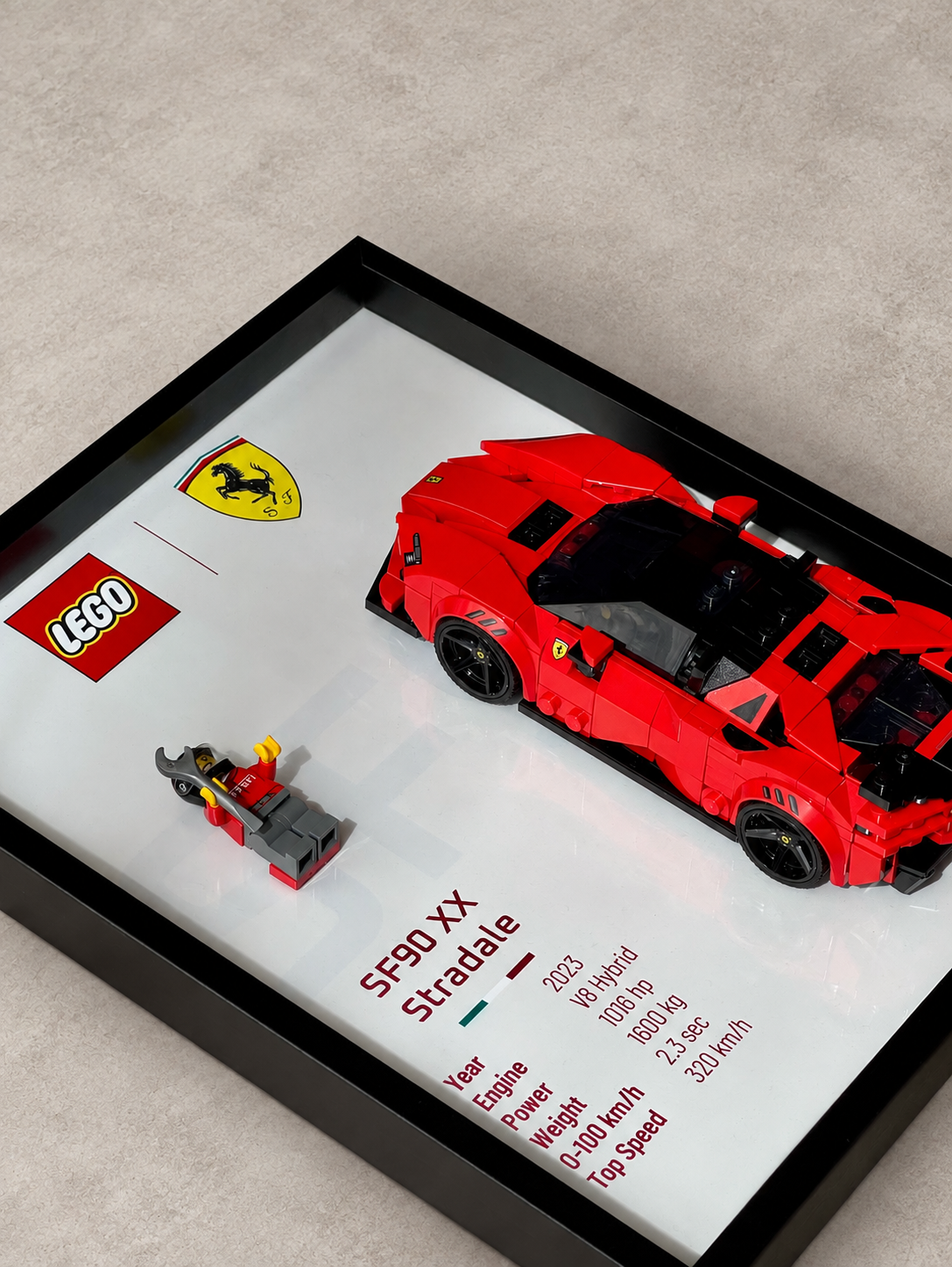 Vue détaillée en perspective du cadre LEGO Ferrari SF90 XX Stradale
